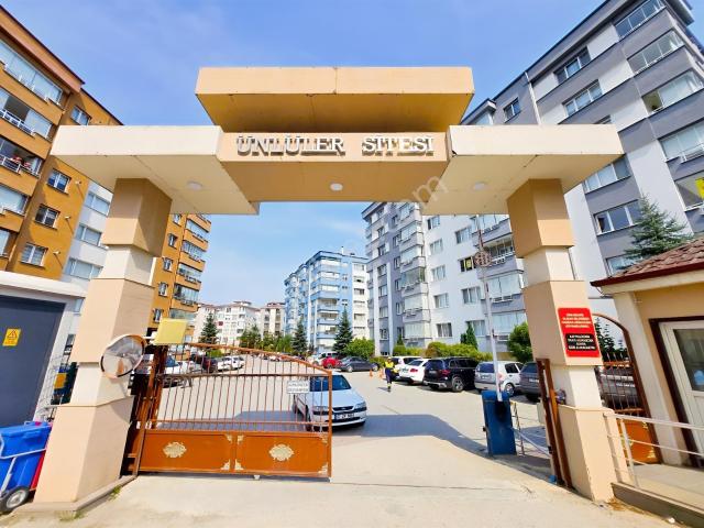 ¶ Garanti Emlak'tan Ünlüler Sitesinde 220 M² Emsalsiz Daire