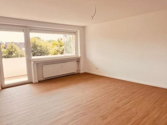 Garbsen/Berenbostel sanierte 3 Zi Wohnung im 2.OG mit Tageslichtduschbad in gepflegter grüner Wohnanlage