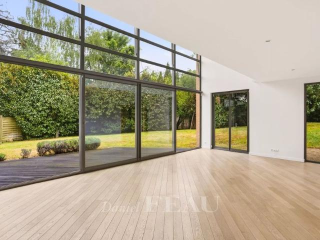 Garches Maison d'architecte non meublée 245 m², 5 chambres