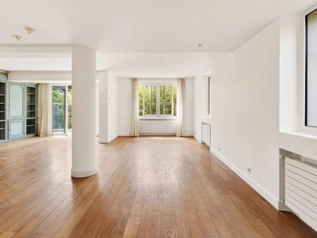 Garches CENTRE VILLE Maison de 265 m² 8 pièces Terrain de 367 m²