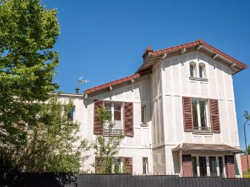 Garches Entre la Mairie et la gare Maison ancienne famil. 240m² Garches