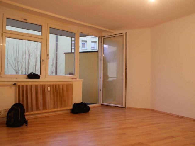 Garconniere mit Loggia, 36 qm, sonnig und ruhig, neu renoviert, EUR 830. inkl. BK