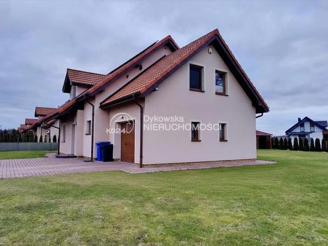 Nowoczesny dom energooszczędny z 2 instalacjami PV i 85 calowym TV