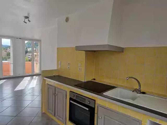 Gardanne 13120 Location appartement 3 pièces t3 au dernier étage cave