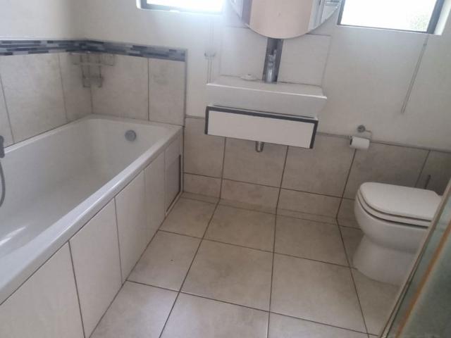 Garden cottage to rent in Park Hill