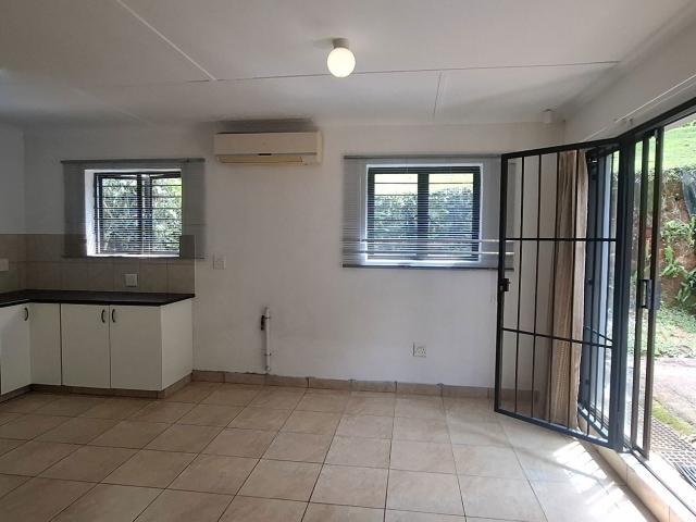 Garden cottage to rent in Winston Park