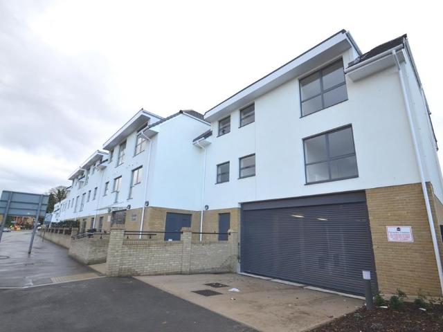 Garden Court, Station Road, West Drayton UB7, 3 bed flat to rent, £1,700 pcm | PrimeLocation
