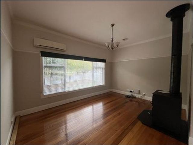Garden Charm & Everyday Comfort — Right Here in Traralgon