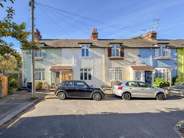 Garden City, Edgware, HA8 2 bed cottage to rent £2,250 pcm £519 pw