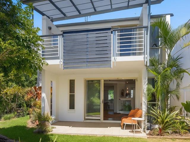 GARDEN APARTMENT IN MAINWARING APARTMENTS