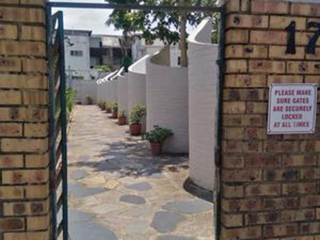 garden apartment in pinetown central !