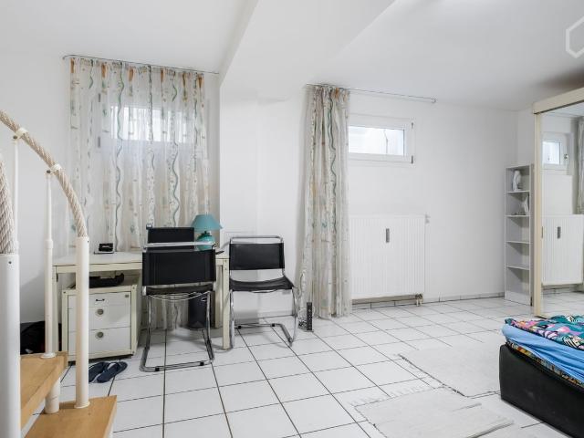 Garden apartment in southwest location in Solln, Munchen Amsterdam Apartments for Rent