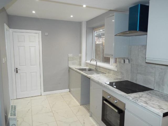 Garden Avenue, Mansfield, NG20 2 bed flat to rent £625 pcm £144 pw