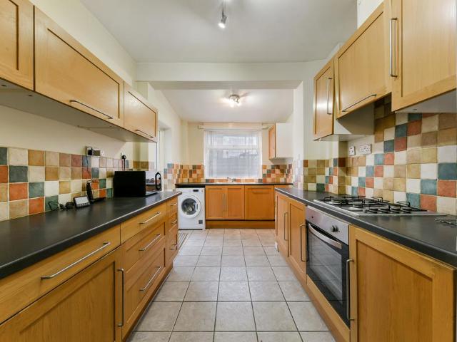 Garden Avenue, CR4 4 bed house to rent £2,750 pcm £635 pw