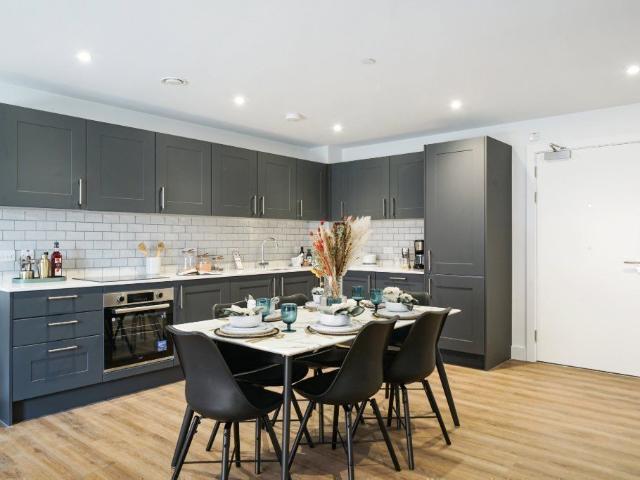 Garden Boulevard, Maidenhead SL6, 3 bed flat to rent, £2,840 pcm | PrimeLocation