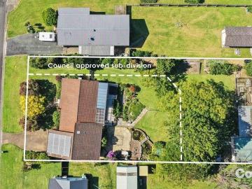 Garden Estate on 1768m2 with DA approval for 2 blocks