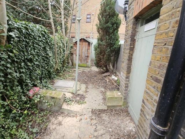 Garden Flat * 2 Double Bedrooms