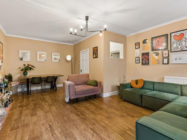 Garden Flat, 38 Marywood Square