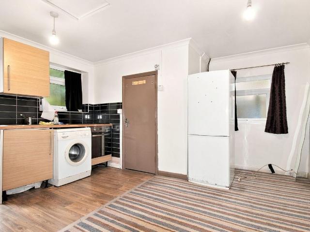 Garden Flat Cheltenham Road, Leyton E10, 1 bed flat to rent, £1,300 pcm | PrimeLocation