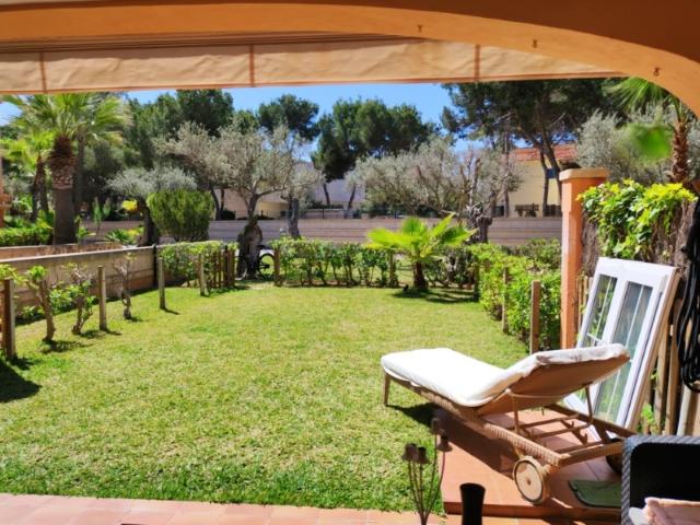 Garden flat in gated community with access to Puerto Adriano