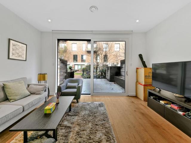 Garden Houses, Wansey Street, London, SE17 1NL, United Kingdom | 3 bed townhouse for rent #140654825 | Rentberry