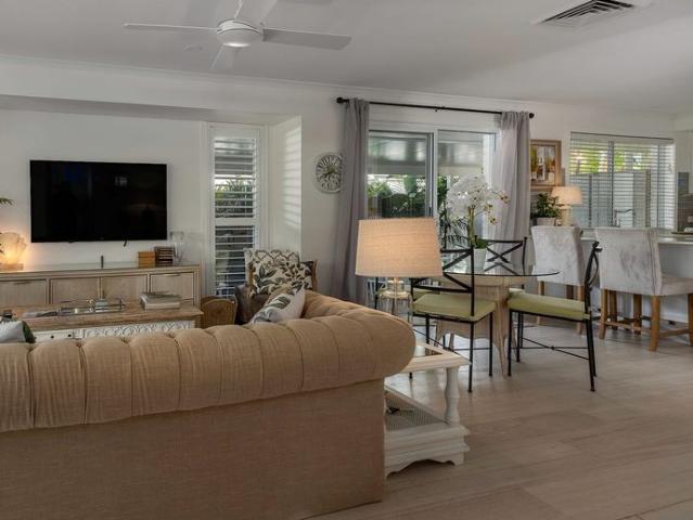 Garden Home Retreat UNWIND AND BLISS OUT IN YOUR OWN PRIVATE PARADISE Price Neg dep on length of stay