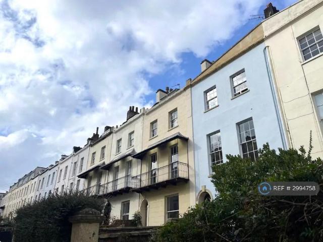 Garden Meridian Place, Bristol, BS8 1 bed flat to rent £1,650 pcm £381 pw