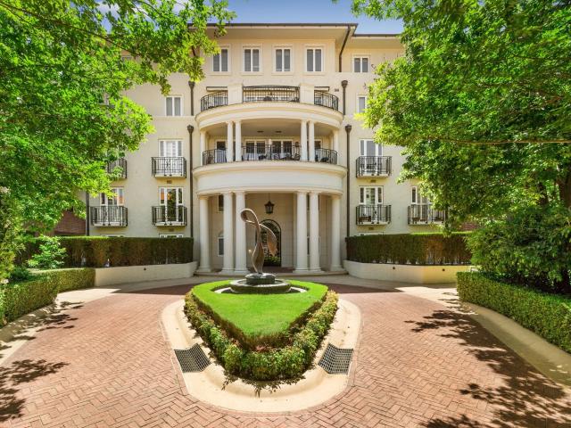 Garden Sanctuary in the Heart of South Yarra Fully Furnished