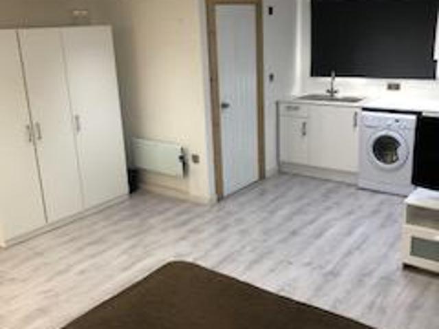 Garden Studio Flat £1100 All Bills Inc