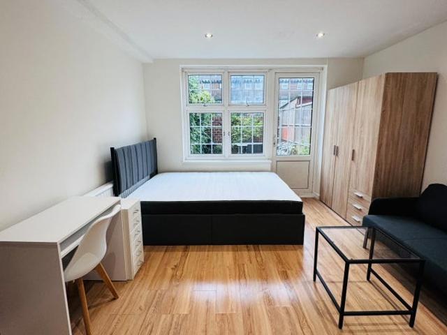 Garden Studio Flat in Dalston, All Bills Included