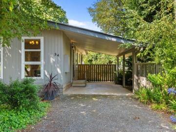 Garden paradise in a superb, quiet location