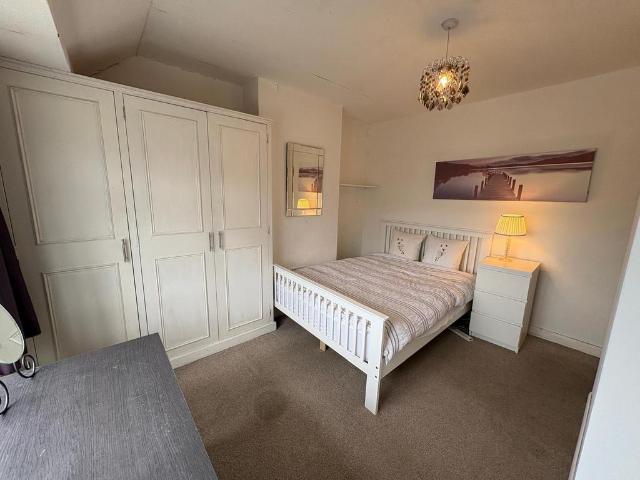 Garden Road, Walton on Thames KT12 5 bed house to rent £4,000 pcm £923 pw