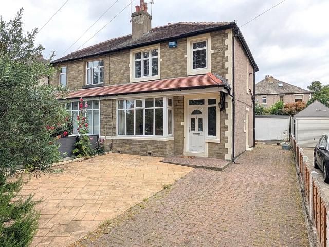 GARDEN ROAD, BRIGHOUSE HD6 3 bed semi detached house to rent £1,300 pcm £300 pw