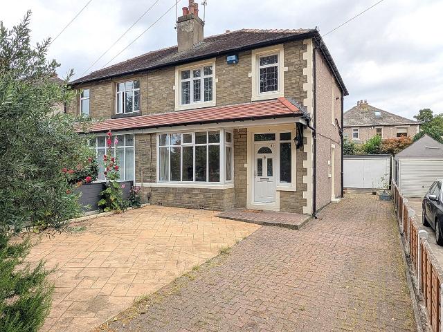 Garden Road, Brighouse, West Yorkshire HD6, 3 bed semi detached house to rent, £1,300 pcm | PrimeLocation