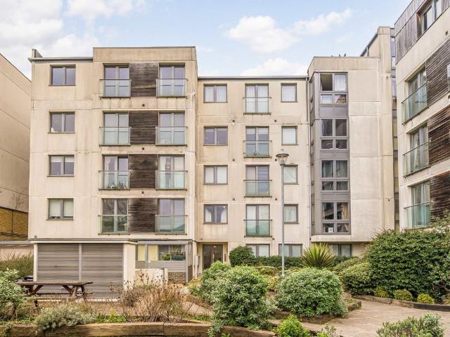 Garden Road, Richmond TW9, 1 bed flat to rent, £1,750 pcm | PrimeLocation