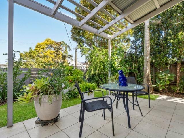 GARDEN TOWNHOUSE IN THE HEART OF KEDRON