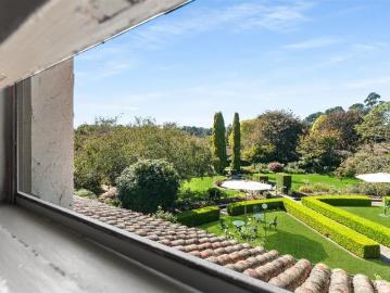 Garden views and Timeless charm in Mount Eymard