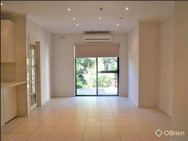 GARDENER INCLUDED Charming Family Home in a Prime St Albans Location