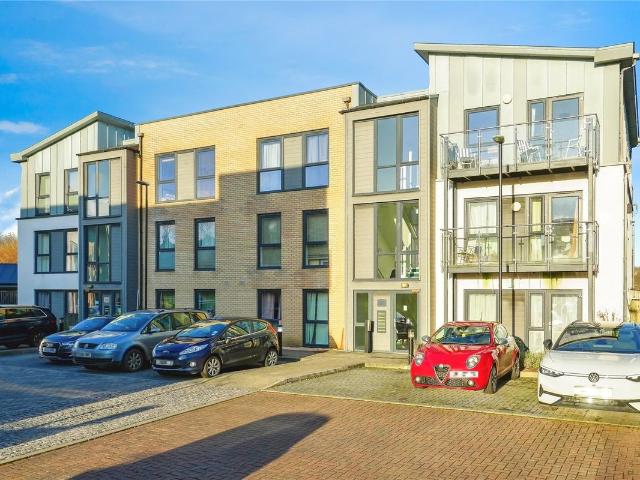 Gardeners Close, Bicester, Oxfordshire OX26, 2 bed flat to rent, £1,400 pcm | PrimeLocation