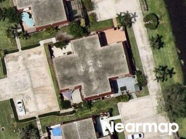 Gardens East Dr