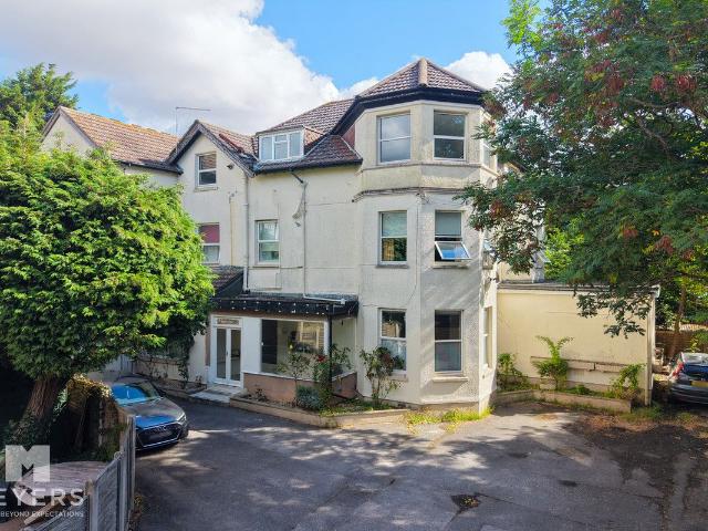 Gardens View, Bournemouth, 3 BH1, 2 bed flat to rent, £1,200 pcm | PrimeLocation