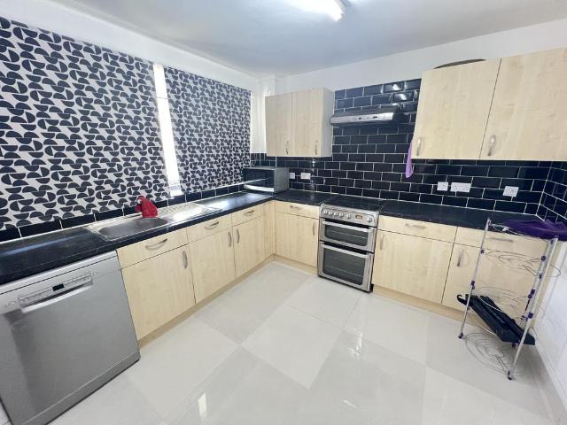 Gardner House, Watermill Way. 3 bed duplex to rent £2,000 pcm £462 pw
