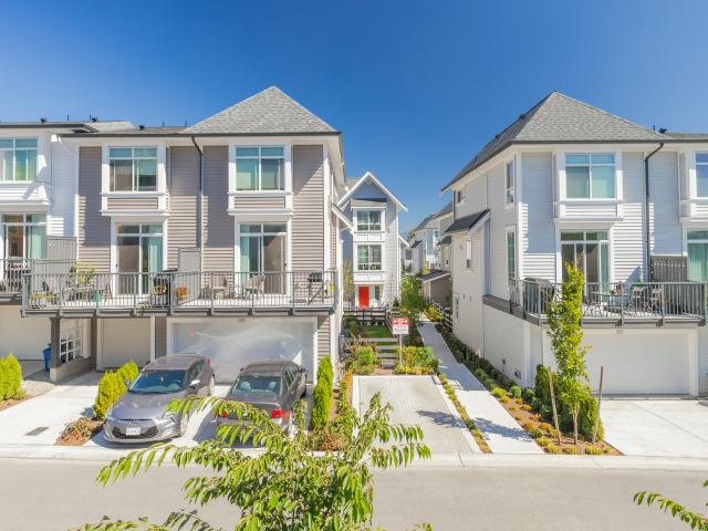 Gardner Living Apartments & Townhomes Townhome 3 Bed 2.5 Bath Apartment for Rent