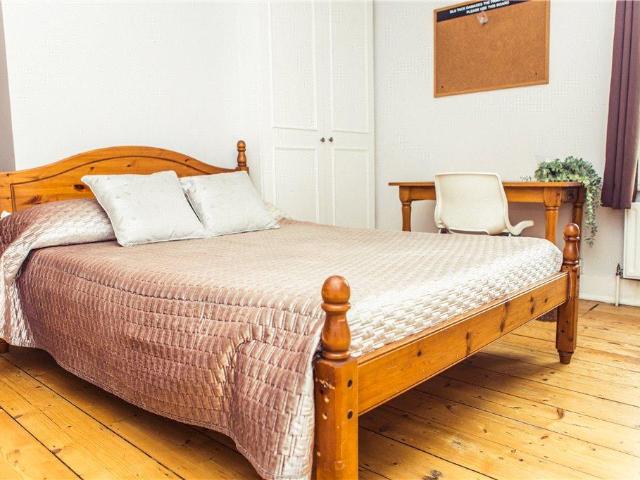 Gardner Road, Guildford, Surrey, GU1 5 bed semi detached house to rent £4,000 pcm £923 pw