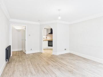 Gardner's Crescent, Edinburgh. 2 bed apartment to rent £1,600 pcm £369 pw