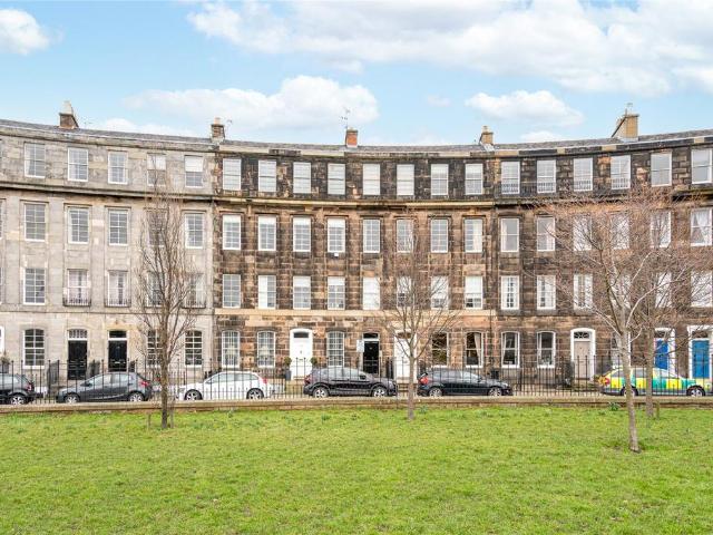 Gardners Crescent, Fountainbridge. 2 bed apartment to rent £1,700 pcm £392 pw