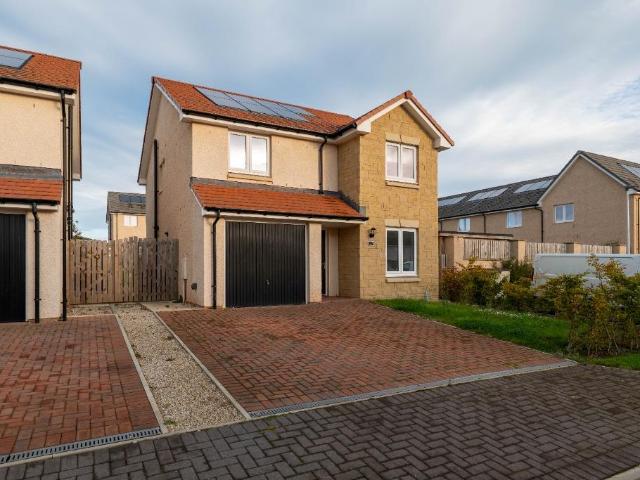 Gardyveen Court, Bilston, Midlothian. 4 bed detached house to rent £2,095 pcm £483 pw