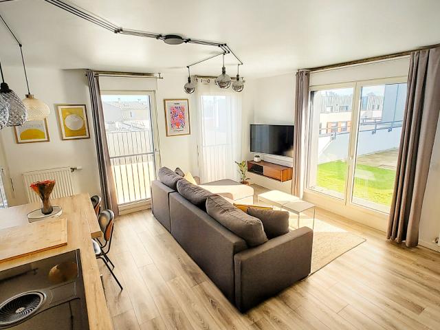 GARE A PIEDS DERNIER ETAGE TERRASSE 3 CHAMBRES PARKING