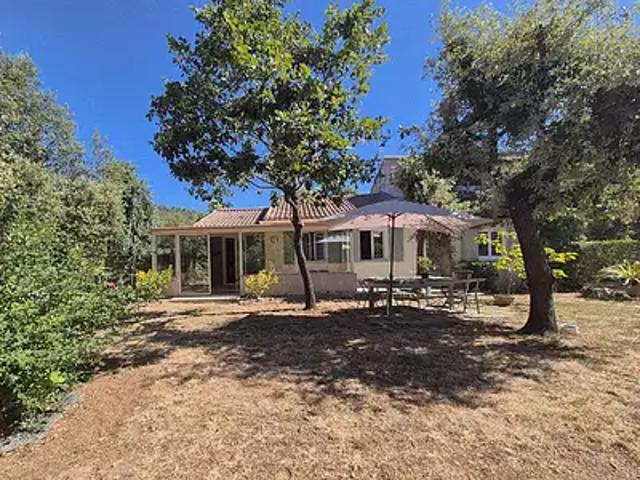 Garéoult 83136 Achat / Vente maison 6 pièces t6 au dernier étage parking