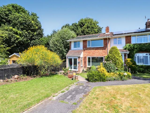 Garfield Close, Bishops Waltham SO32, 3 bed terraced house to rent, £1,600 pcm | PrimeLocation